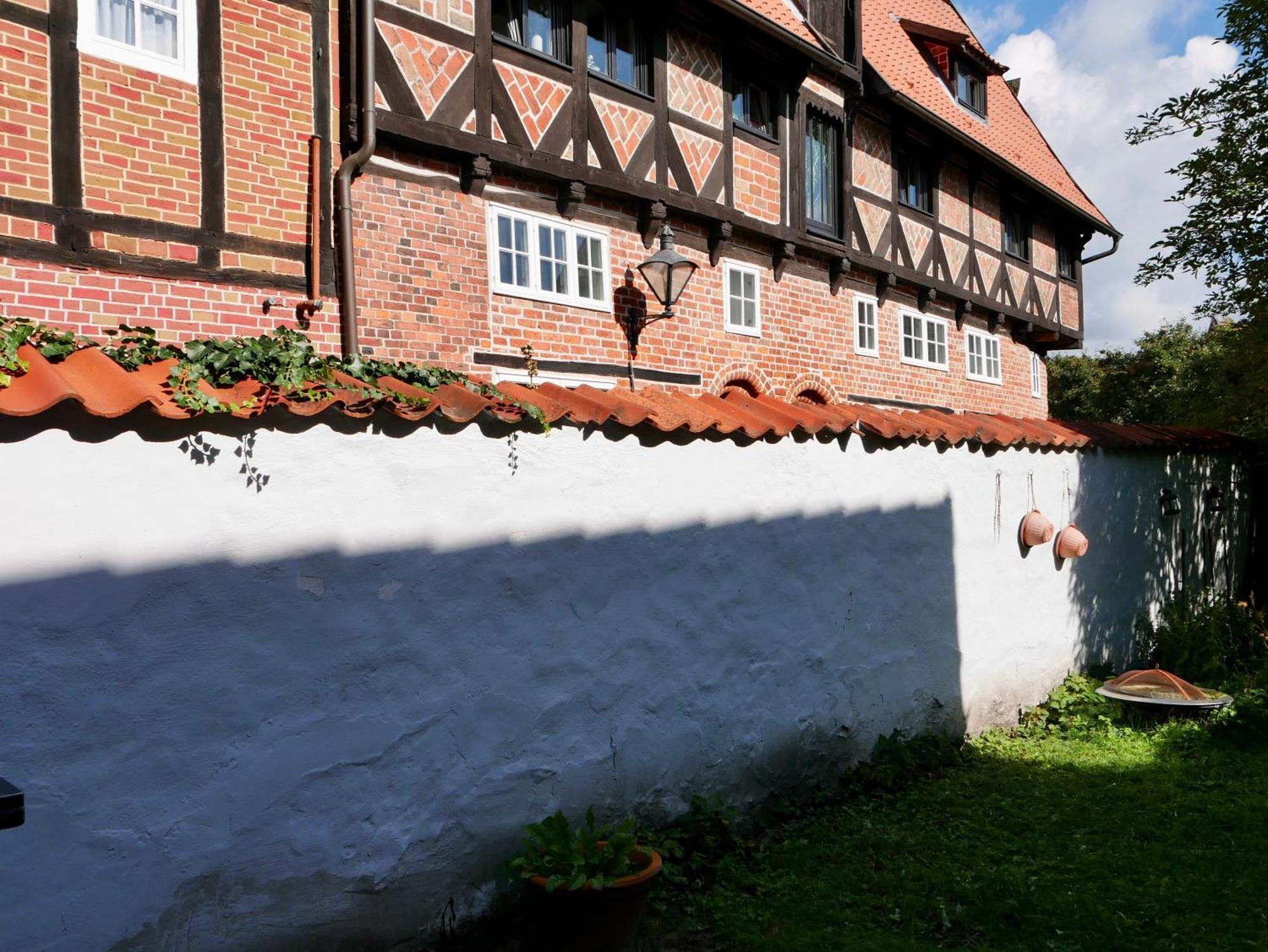 Zentrales Altstadt - Apartment In Lueneburg Mit Terrasse & Parkplatz Esterno foto